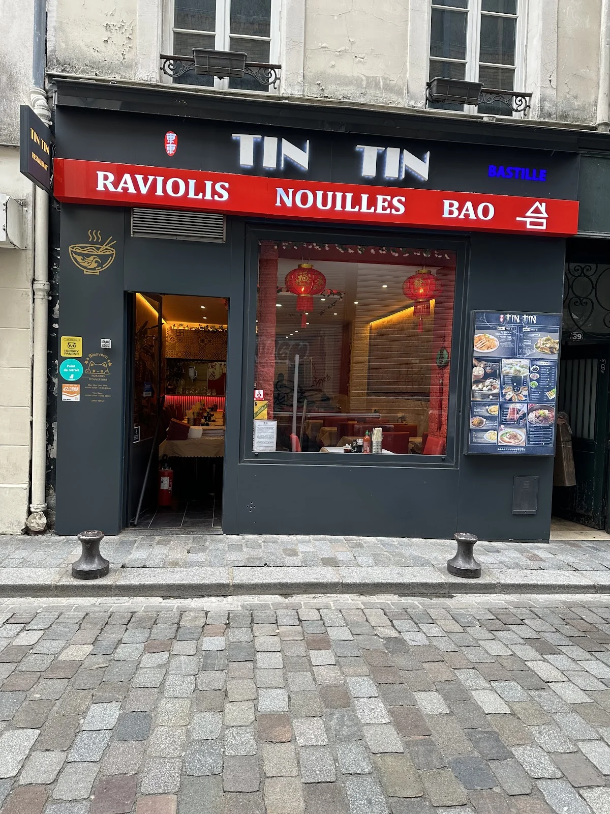 Devanture de Tin Tin, 39 rue de Lappe à Bastille.