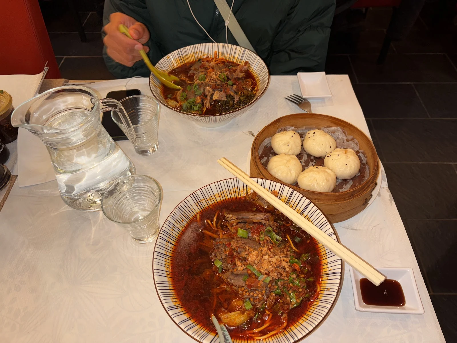 Soupe épicée et raviolis, Tin Tin Bastille.